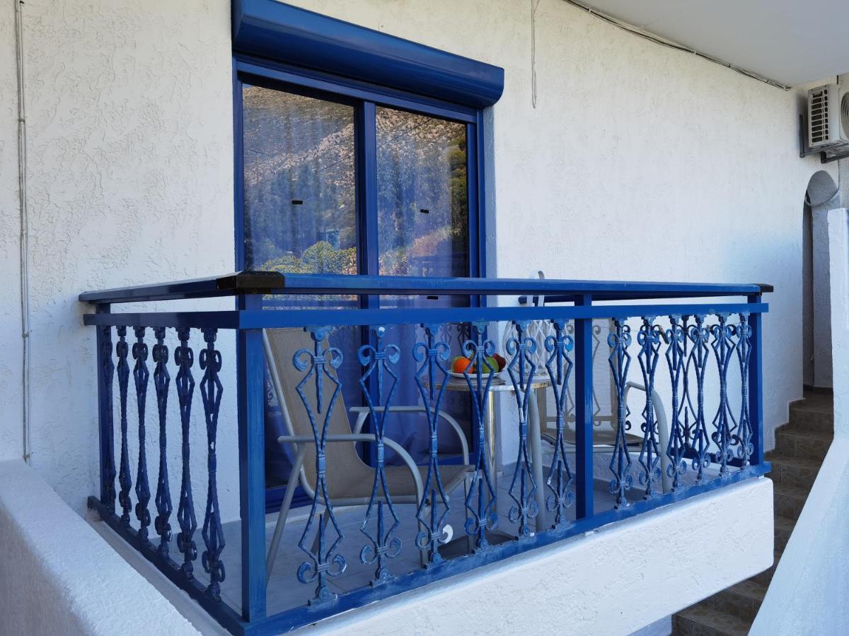 Marinas Studios Livadia  Exterior photo